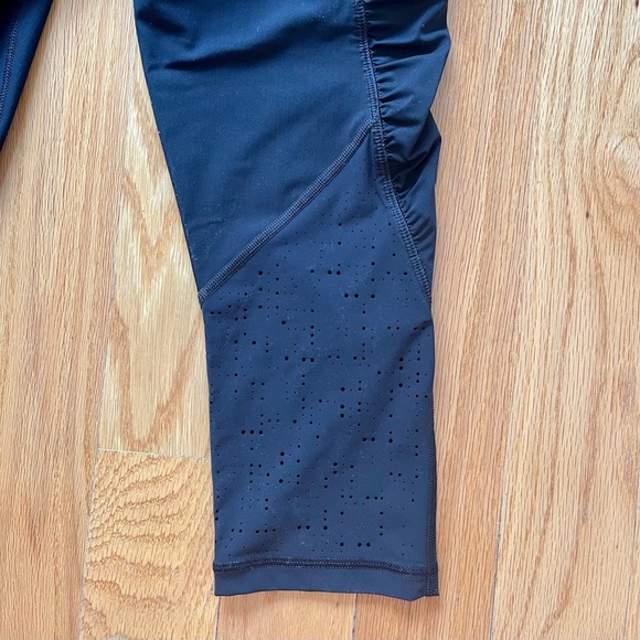 Lululemon Water Bound Crop - Picture 12 of 12